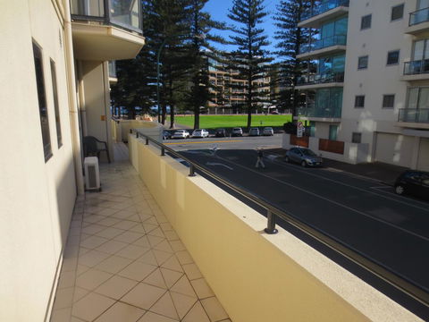 Holdfast Shores Apartments - Sydney Tourism 13