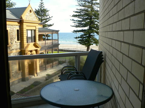 South Esplanade Apartment - Sydney Tourism 6