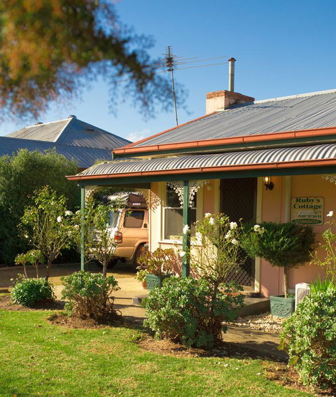 Ruby\'s Cottage - Sydney Tourism 0