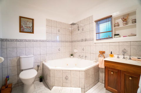 Ruby\'s Cottage - Sydney Tourism 6