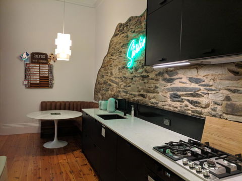 Glenelg 3 Bedroom Apartment - Sydney Tourism 11
