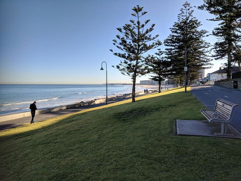 Glenelg 3 Bedroom Apartment - Sydney Tourism 37