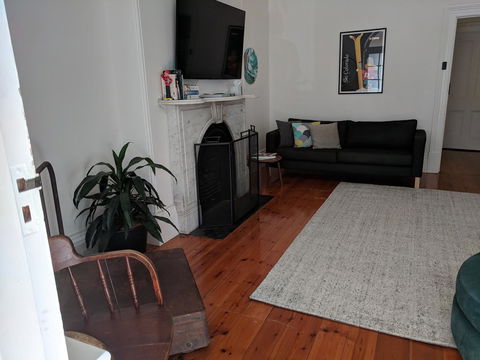 Glenelg 3 Bedroom Apartment - Sydney Tourism 8