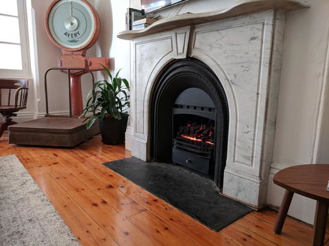 Glenelg 3 Bedroom Apartment - Sydney Tourism 9