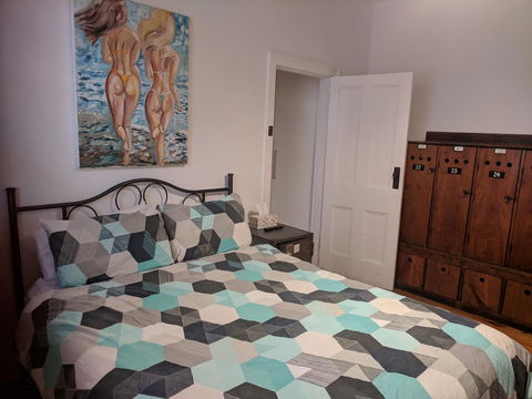 Glenelg 3 Bedroom Apartment - Sydney Tourism 23