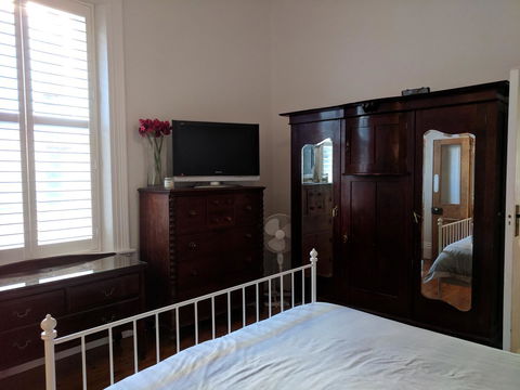 Glenelg 3 Bedroom Apartment - Sydney Tourism 18