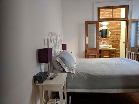 Glenelg 3 Bedroom Apartment - Sydney Tourism 17