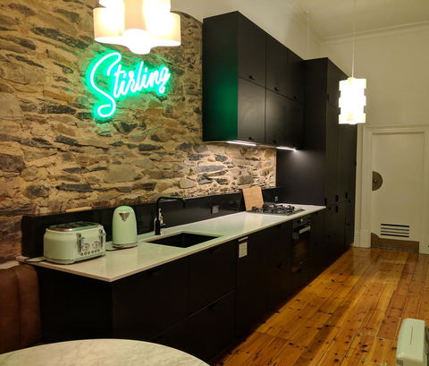 Glenelg 3 Bedroom Apartment - Sydney Tourism 13