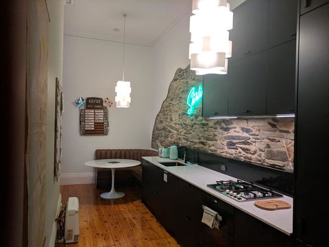 Glenelg 3 Bedroom Apartment - Sydney Tourism 14