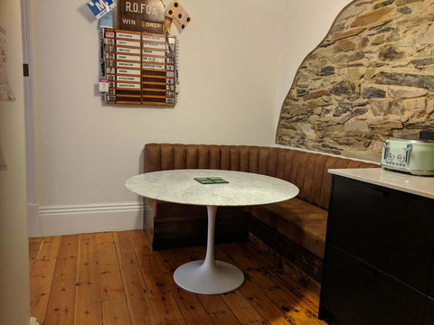Glenelg 3 Bedroom Apartment - Sydney Tourism 15