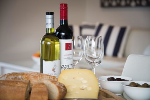 Stylish 3 Bedroom Beachview Apartment - Sydney Tourism 13