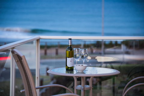 Stylish 3 Bedroom Beachview Apartment - Sydney Tourism 3