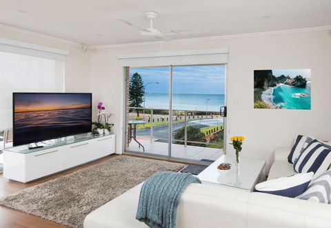 Stylish 3 Bedroom Beachview Apartment - Sydney Tourism 0