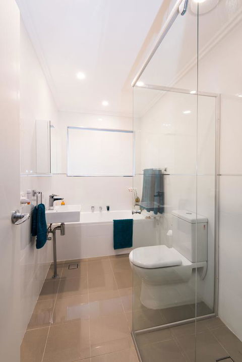 Stylish 3 Bedroom Beachview Apartment - Sydney Tourism 12