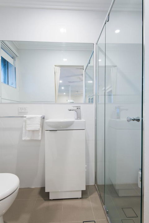 Stylish 3 Bedroom Beachview Apartment - Sydney Tourism 2