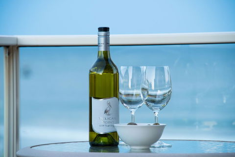 Stylish 3 Bedroom Beachview Apartment - Sydney Tourism 4