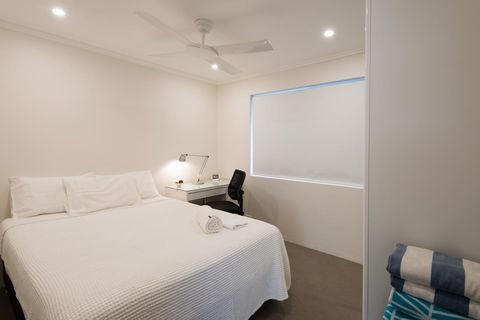 Stylish 3 Bedroom Beachview Apartment - Sydney Tourism 10