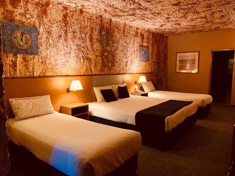 Desert Cave Hotel - Sydney Tourism 29