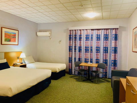 Desert Cave Hotel - Sydney Tourism 26