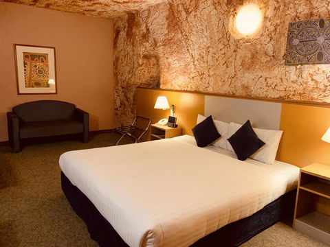 Desert Cave Hotel - Sydney Tourism 3