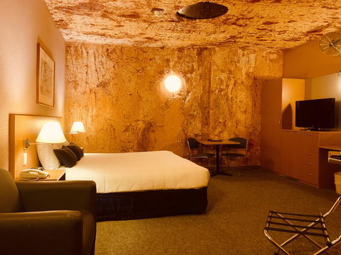 Desert Cave Hotel - Sydney Tourism 18