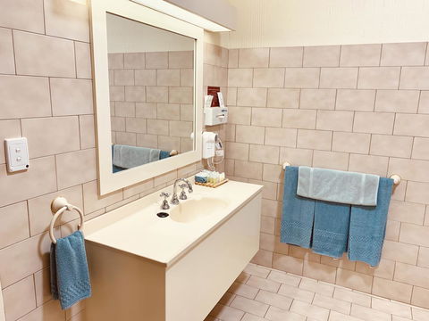 Desert Cave Hotel - Sydney Tourism 21