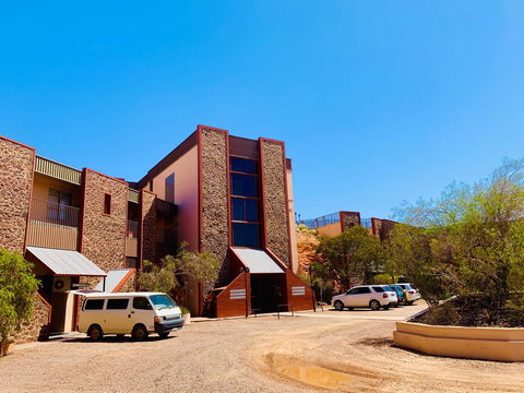 Desert Cave Hotel - Sydney Tourism 28