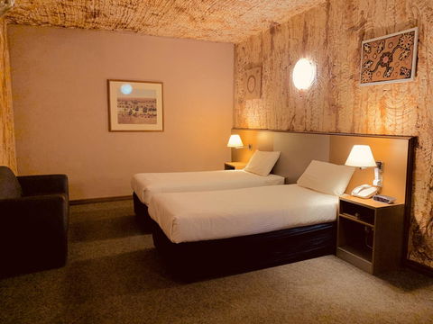 Desert Cave Hotel - Sydney Tourism 7
