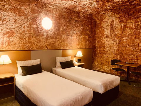 Desert Cave Hotel - Sydney Tourism 15