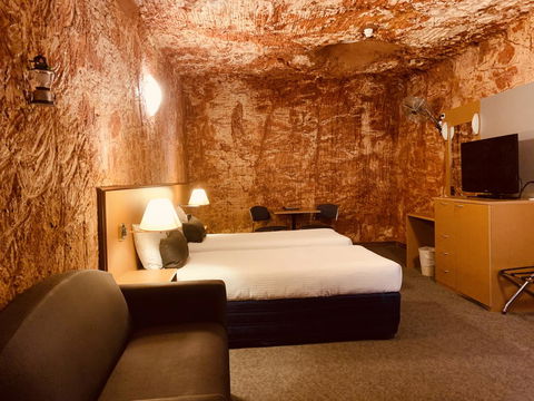 Desert Cave Hotel - Sydney Tourism 16