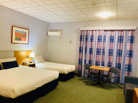 Desert Cave Hotel - Sydney Tourism 32