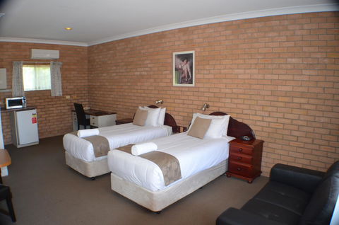 Deer Park Motor Inn Armidale - Sydney Tourism 3