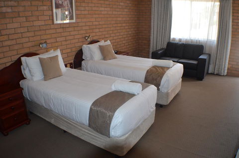 Deer Park Motor Inn Armidale - Sydney Tourism 4