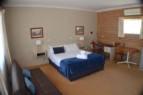 Deer Park Motor Inn Armidale - Sydney Tourism 7