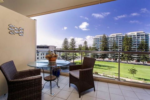 Glenelg Holiday Apartments-Pier - Sydney Tourism 6