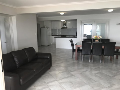 Beachside & Jetty View Apartment 6 - Captain\'s Apt - Sydney Tourism 32