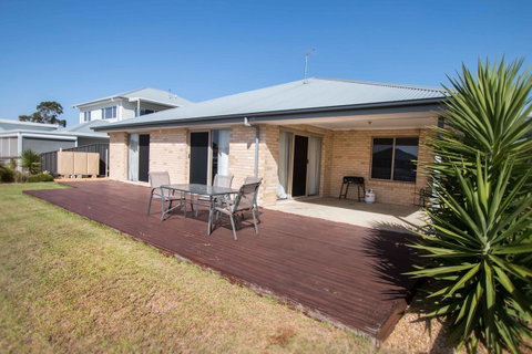 Waterfront On Jefferson, At Wellington Marina, SA - Sydney Tourism 20