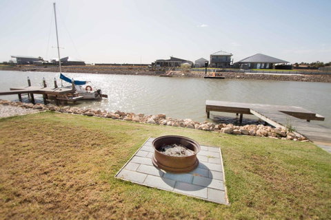Waterfront On Jefferson, At Wellington Marina, SA - Sydney Tourism 2