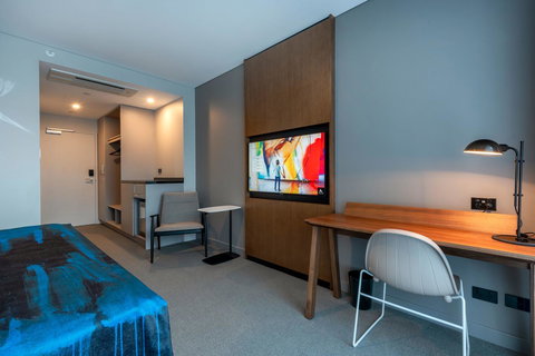 The Adnate Perth - Art Series - Sydney Tourism 12