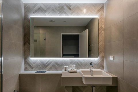 The Adnate Perth - Art Series - Sydney Tourism 23