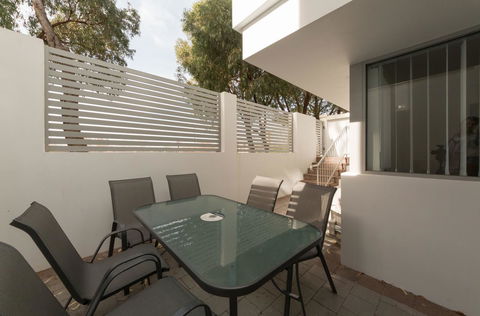 Yaran Suites - Sydney Tourism 21