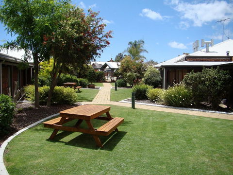 Dunsborough Central Motel - Sydney Tourism 3