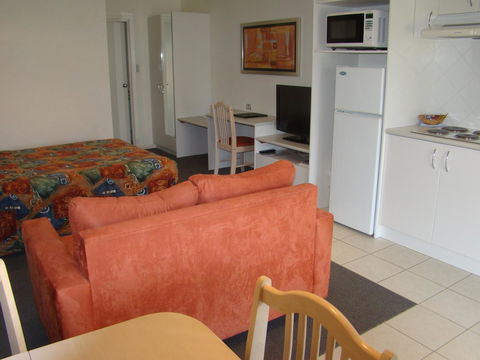 Dunsborough Central Motel - Sydney Tourism 21