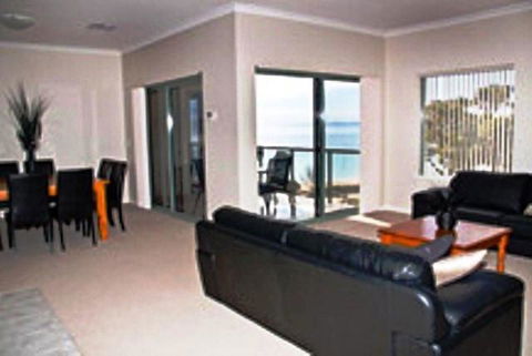 Boardwalk By The Beach - Sydney Tourism 7