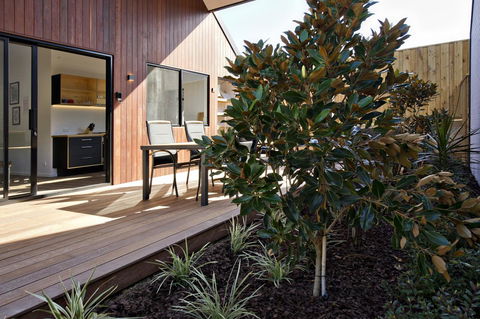 Margaret River Bungalow-1-street - Pet Friendly - Sydney Tourism 5