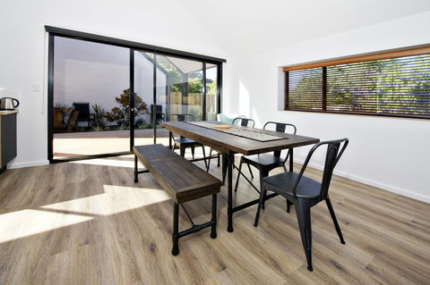 Margaret River Bungalow-1-street - Pet Friendly - Sydney Tourism 10