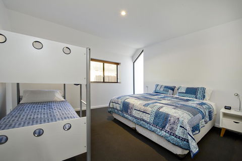 Margaret River Bungalow-1-street - Pet Friendly - Sydney Tourism 4