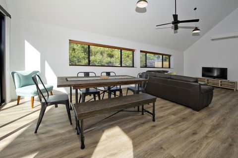 Margaret River Bungalow-1-street - Pet Friendly - Sydney Tourism 9