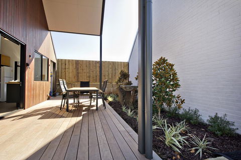 Margaret River Bungalow-1-street - Pet Friendly - Sydney Tourism 13