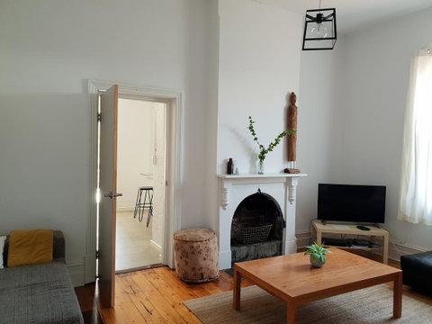 Captain\'s Heritage Cottage - Central Fremantle 2 Bedroom Historic Cottage - Sydney Tourism 10